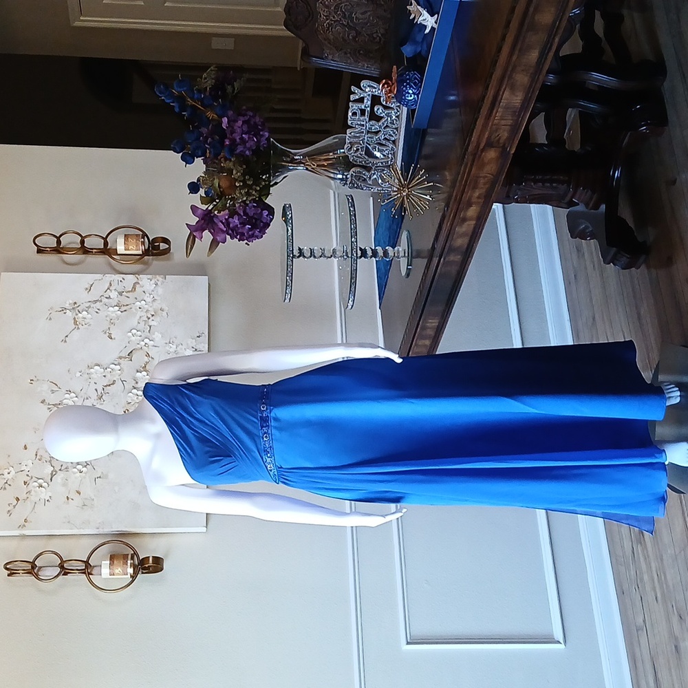 David's Bridal Elegant Blue One-Shoulder Formal Floor-length Gown. Size 4 - Picture 12 of 17